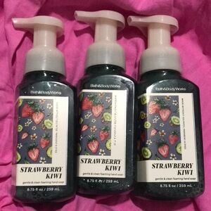 Bath & Body Works- Strawberry Kiwi
